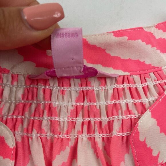 Lilly Pulitzer SILK Elsa Pink Chevron Blouse Henley Smocked Neck Size XS L/S - Picture 4 of 7